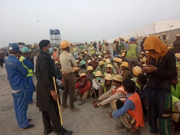 Pakistani labourers protest over wage disparity in CPEC