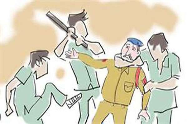 11 arrested for attacking policemen in Ahmedabad