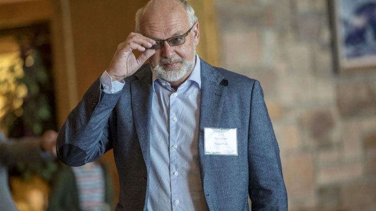 Norway: Central bank deputy governor resigns after his security clearance was cancelled for having a Chinese wife