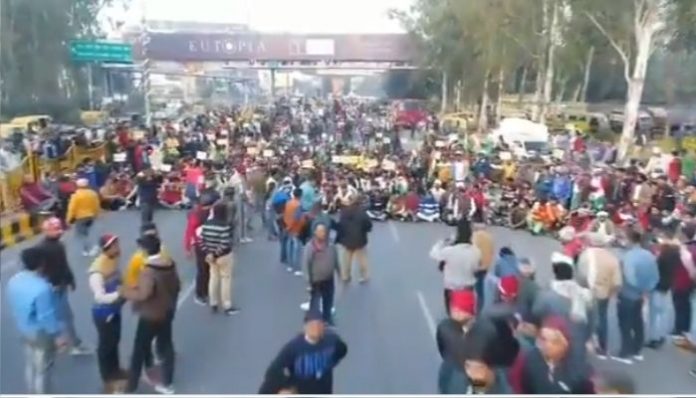 UP: Farmers delegation supports farm laws, march to Delhi with hundreds of tractors