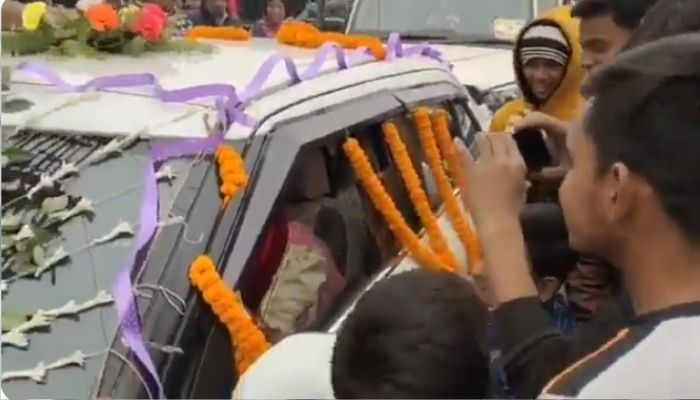 From ‘protestors’ harassing commoners to Congress, AAP leaders being chased away with chants of ‘Modi’: Scenes from ‘farmers’ Bharat bandh’