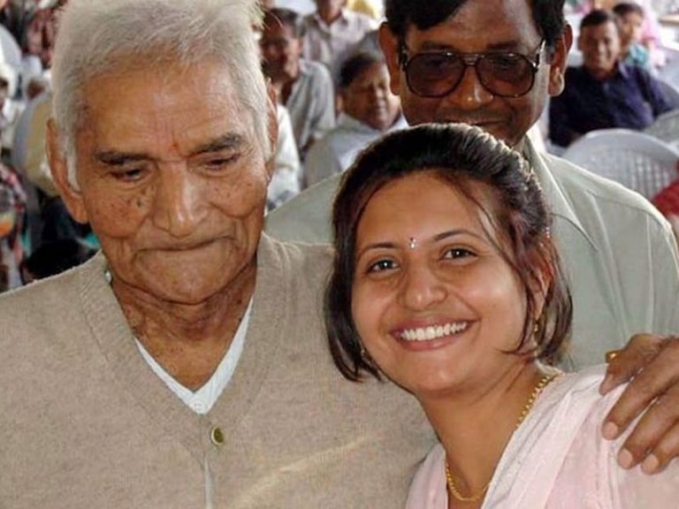 Sheetal Amte, the granddaughter of social worker Baba Amte, commits suicide by lethal injection
