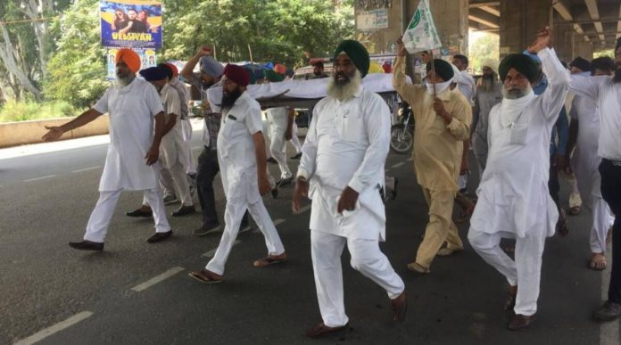 Arhtiyas in Punjab to protest against alleged IT raids