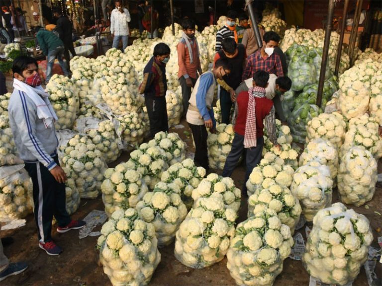 Bharat Bandh flops in Delhi as vegetable mandis stay open for business despite Kejriwal’s support to protesting ‘farmers’