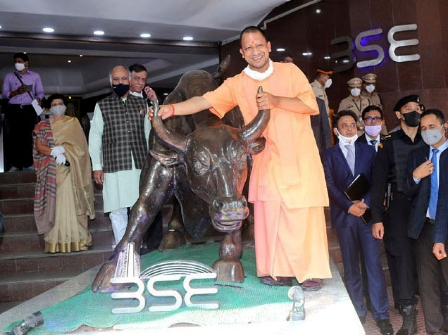 NCP protests against Yogi Adityanath
