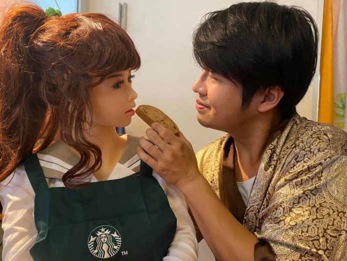 Xie Tianrong, man from Hong Kong, gets engaged to sex doll