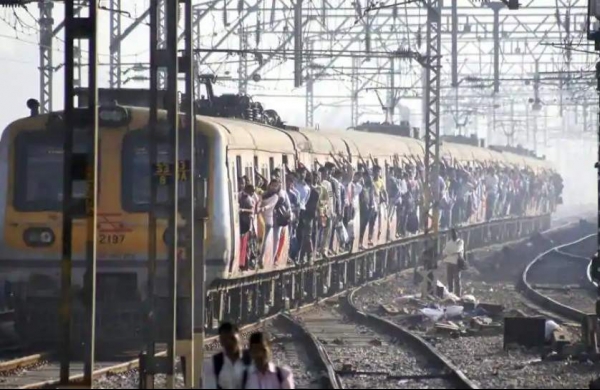 Anwar Ali Shaikh drops his wife off the moving train, booked for murder