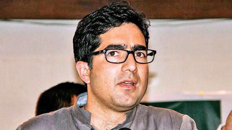 Surprising U-Turn of Shah Faesal breaks  Islamist hearts, troll him for Mann ki Baat comments