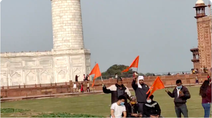 Islamists go mental after some tourists pose with saffron flags at Taj Mahal