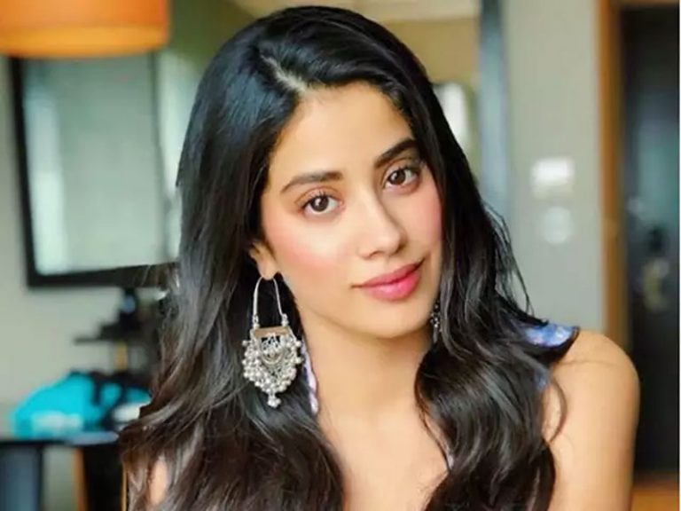 Protesting Punjab farmers gherao actor Janhvi Kapoor, bully her into giving an opinion on farm laws