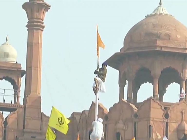 Protesting mob enters Red Fort, unfurl the Sikh flag, Terrorist outfit SFJ had demanded Khalistani flag to be hoisted: Details