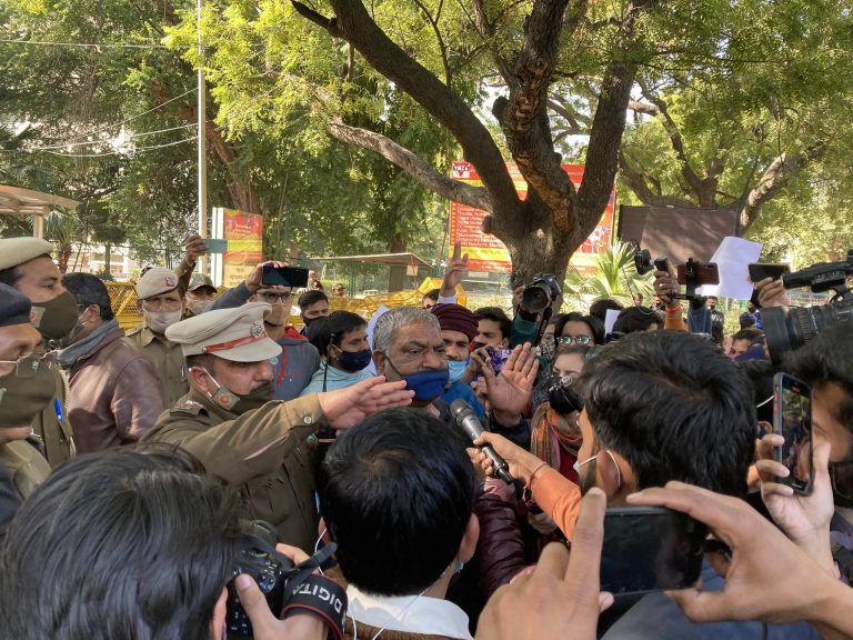 JNU-like scenes at Delhi Police headquarters as ‘journalists’ raise slogans against Mandeep Punia’s detention, say he lived and ate with protesters