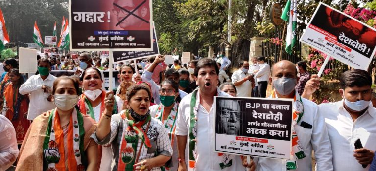 Maha Congress protests against Arnab Goswami over ‘ChatGate’, raises ‘Joote Maaro’ slogan while hitting his poster with shoes