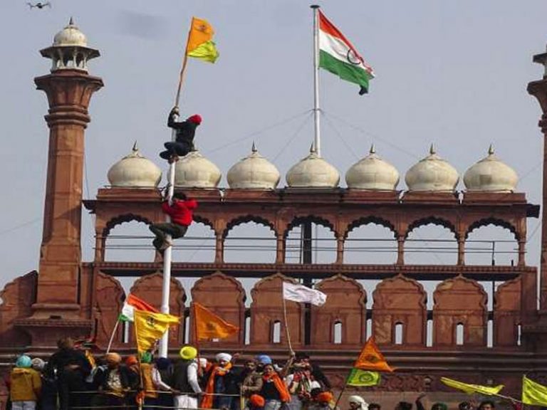 Hundreds of children, artists for Republic Day were stuck at Red Fort crying, terrified by the mob: Reports