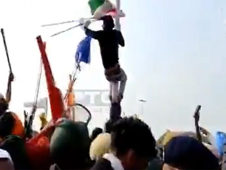 Watch: Protestors throw away Tricolour, place Sikh flag on top of flag pole at Red Fort