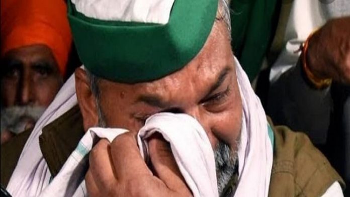 Rakesh Tikait suffers a mishap as stage collapses in Jind, Haryana