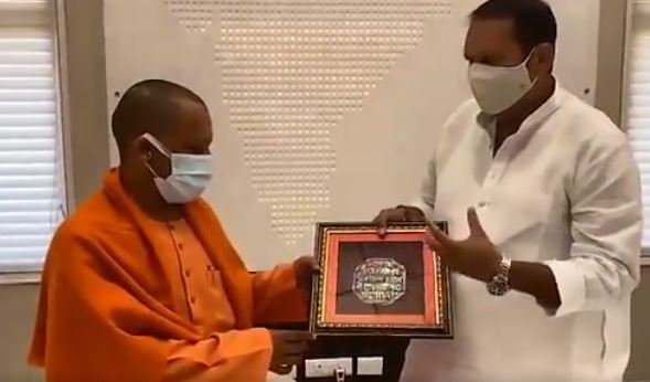 BJP MP Udayanraje Bhosale presents token of appreciation to Yogi Adityanath for renaming Mughal Museum after Chatrapati Shivaji Maharaj