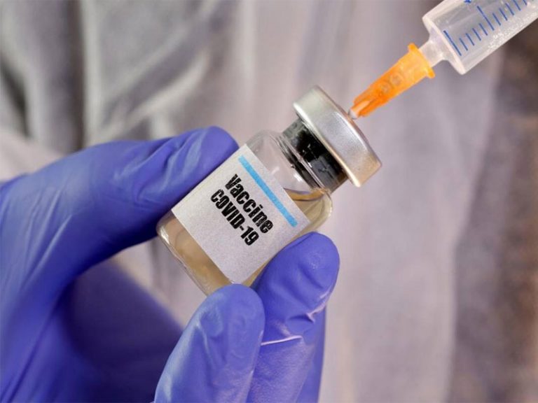 Palestinian medical personnel to get 5,000 Covid-19 vaccines doses from Israel