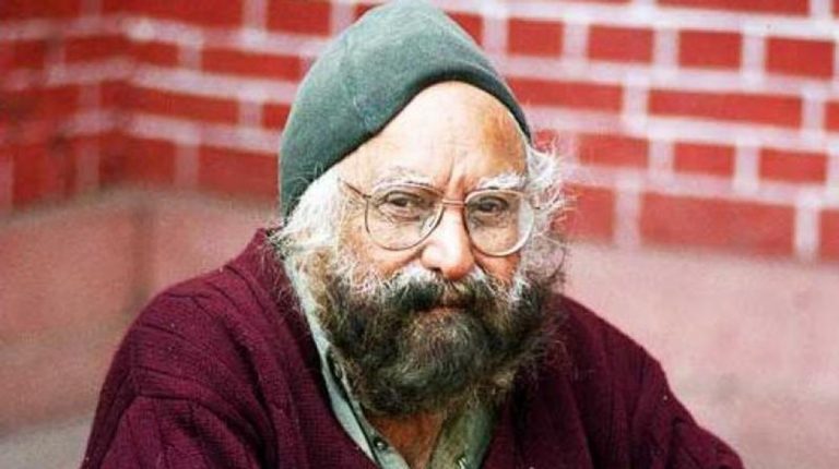 On his 106th birth anniversary, read the scathing remarks Khushwant Singh made against Indira, Rajiv and Sonia Gandhi
