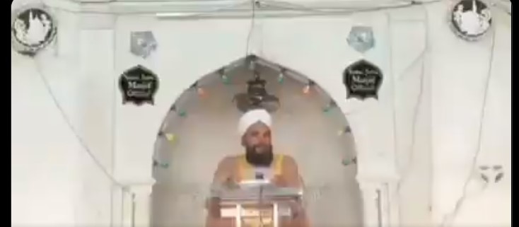 Mosques used to gather crowd for Rahul Gandhi’s ‘farmer rally’? Here is what a viral video says and what we know