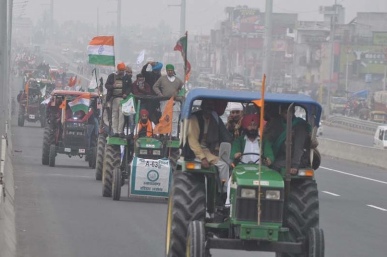 UP Police sends notice to 220 tractor owners, opposition cries foul