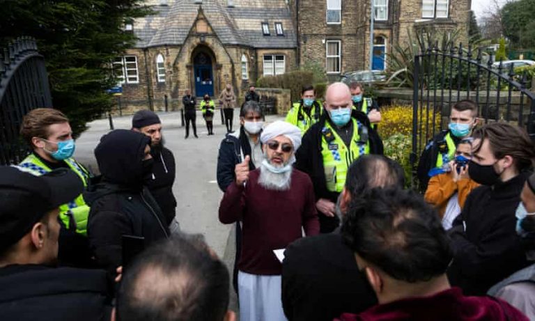 British teacher forced to apologise for showing Charlie Hebdo cartoons to students, police officials read the statement to Muslim protestors