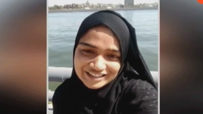 23 year old Ayesha commits suicide by jumping into Sabarmati River