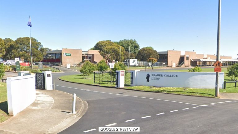Australia: Young boys forced to apologize for “rapes committed by their gender” to female classmates