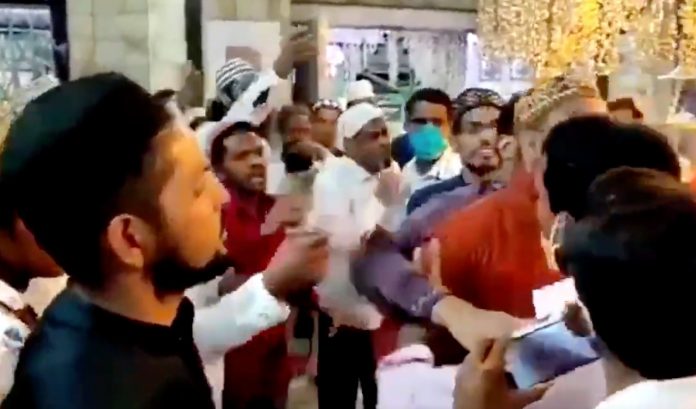 Muslim mob disrupts aarti in Machhindranath temple