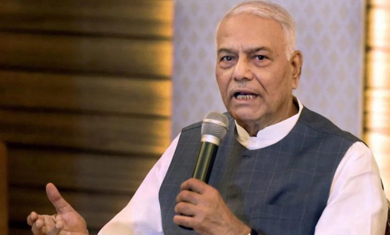 Yashwant Sinha – Story of a Compulsive Betrayer and Political Migratory Bird