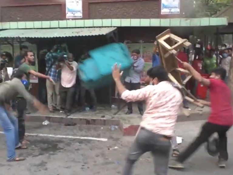 Bangladesh: Leftist students suffer injuries after their protest against Modi turns violent