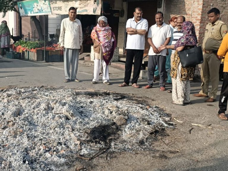Uttar Pradesh: Miscreants burn Holika before Holi in Muzaffarnagar