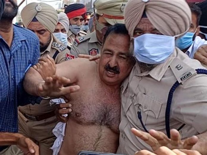 The police have arrested 4 BKU leaders and booked 24 others on complaint of SP Gurmail Singh