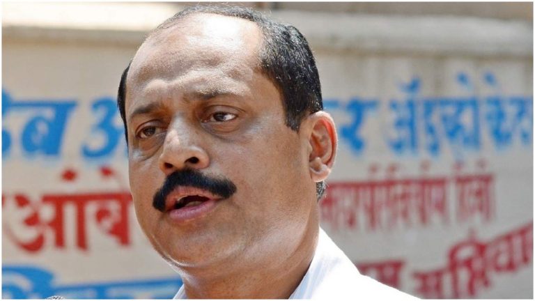 Sachin Vaze admits that he destroyed five mobile phones after the dead body of Mansukh Hiren was found, NIA says he was using 13