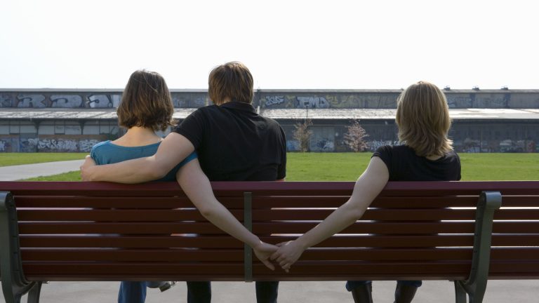 Japan: Lesbian lover ordered to pay compensation to a man for having a sexual relationship with his wife