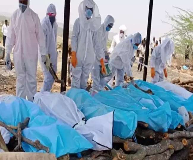 Bodies of 8 Covid-19 victims burnt on one pyre in Beed, other cities in Maharashtra report shortage of space and wood in crematoriums: Reports