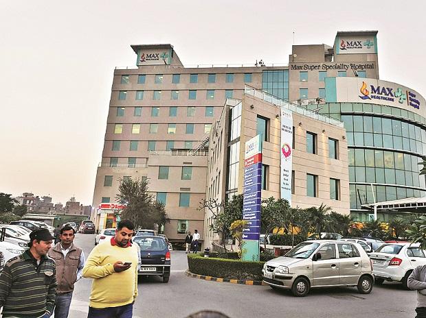 Delhi: Max Hospital gets oxygen, aided by Delhi Police after SOS message, says will need still more