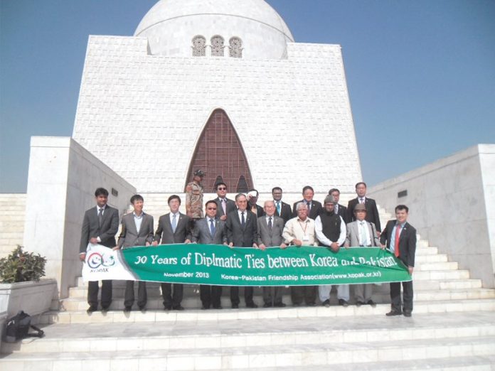 South Korea: Two Pakistani diplomats steal chocolate, hat from a store