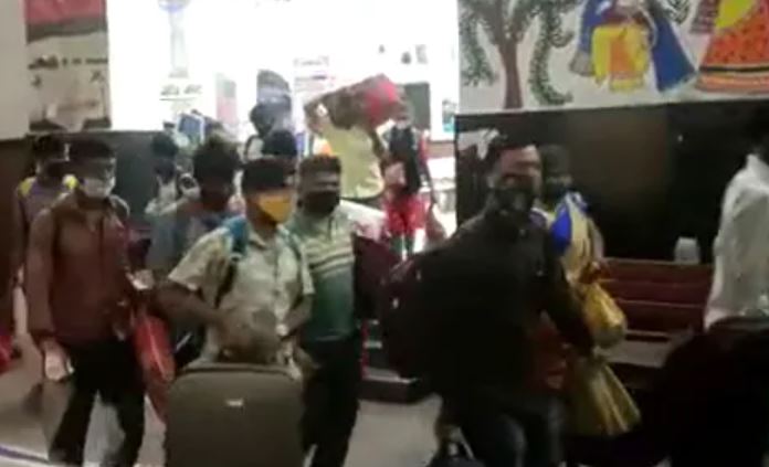 Scores of people, mostly migrant workers, caught on camera running out of Buxar railway station in Bihar to avoid COVID-19 test