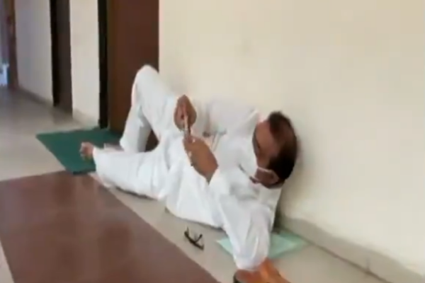 Gujarat Congress MLA, who was earlier booked for bank robbery, sleeps outside health officers cabin to ‘protest’ against ‘shortage of medical supplies’