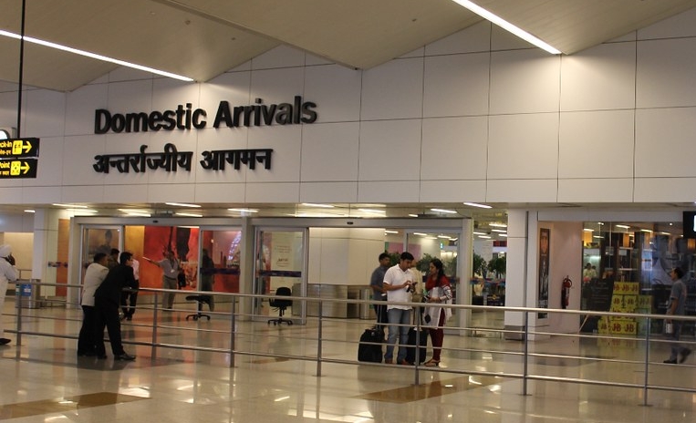 Kejriwal government files FIR against four airlines for not checking passengers flying from Maharashtra for negative RT-PCR report