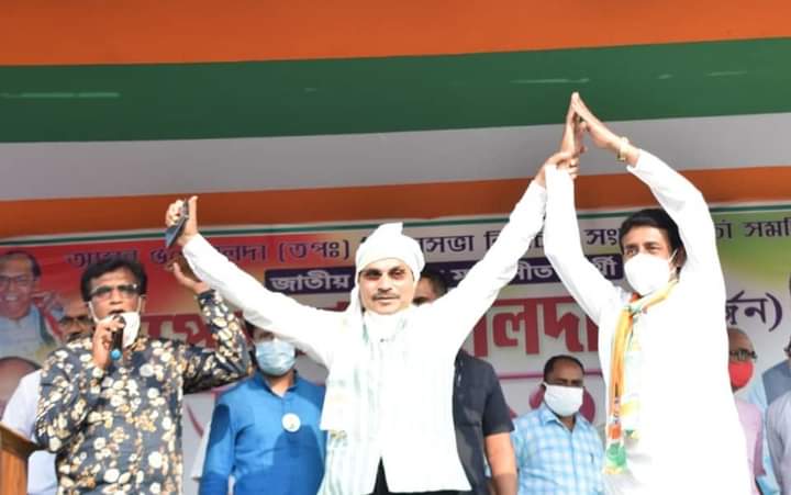 While Rahul Gandhi ‘cancels’ public rallies, Congress leaders continue gathering large crowds in West Bengal