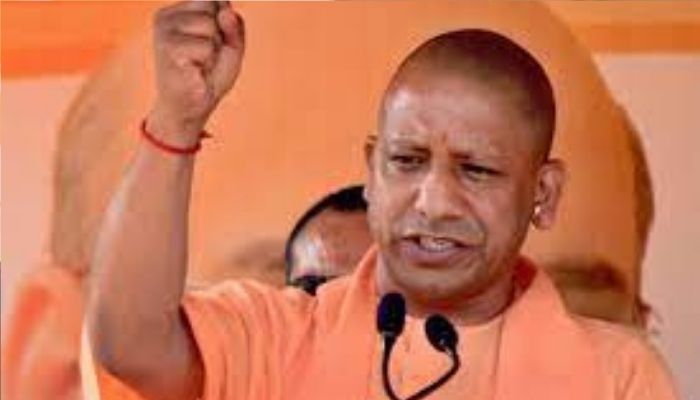 Yogi Adityanath takes the Coronavirus vaccine, here is how UP is faring as compared to Maharashtra