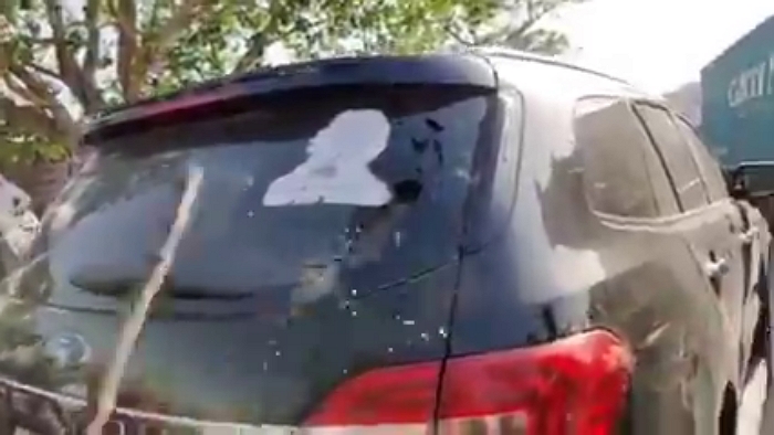 Rakesh Tikait claims BJP leaders shot at his car, video posted by him shows farmers damaging the car with a stick