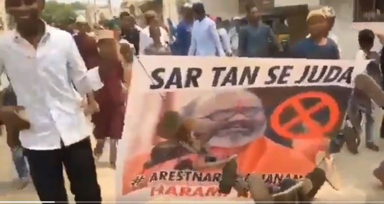 Muslim children raising ‘sar tan se juda’ slogans against Yati Narsinghanand for his remarks against Muhammad: Watch