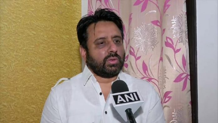 Amanatullah Khan threatens Yati Narsinghanand
