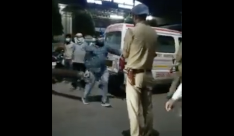 No, UP Police did not take away oxygen cylinder man arranged for his mother in critical condition for ‘VIP’, viral video claims fake