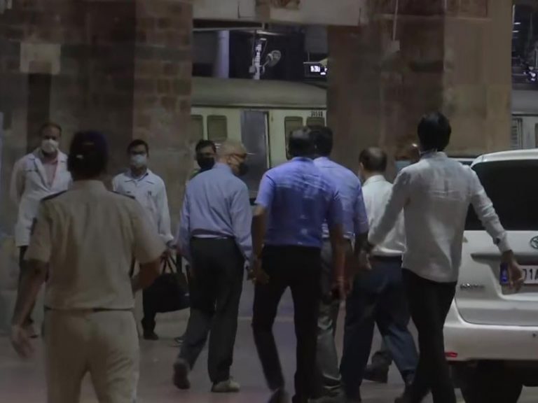 Sachin Vaze jumped wall to evade CCTV cameras, took a train to Thane, footage reveals