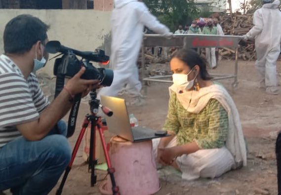 From sitting on upturned dustbins to photo ops at crematorium grounds, Barkha Dutt gets questioned for her ‘vulture journalism’