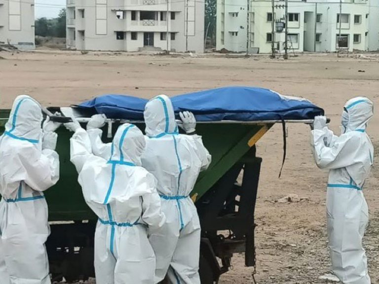 Chhattisgarh: Health workers ferry dead bodies in garbage trucks to cremation grounds amidst Covid-19 pandemic